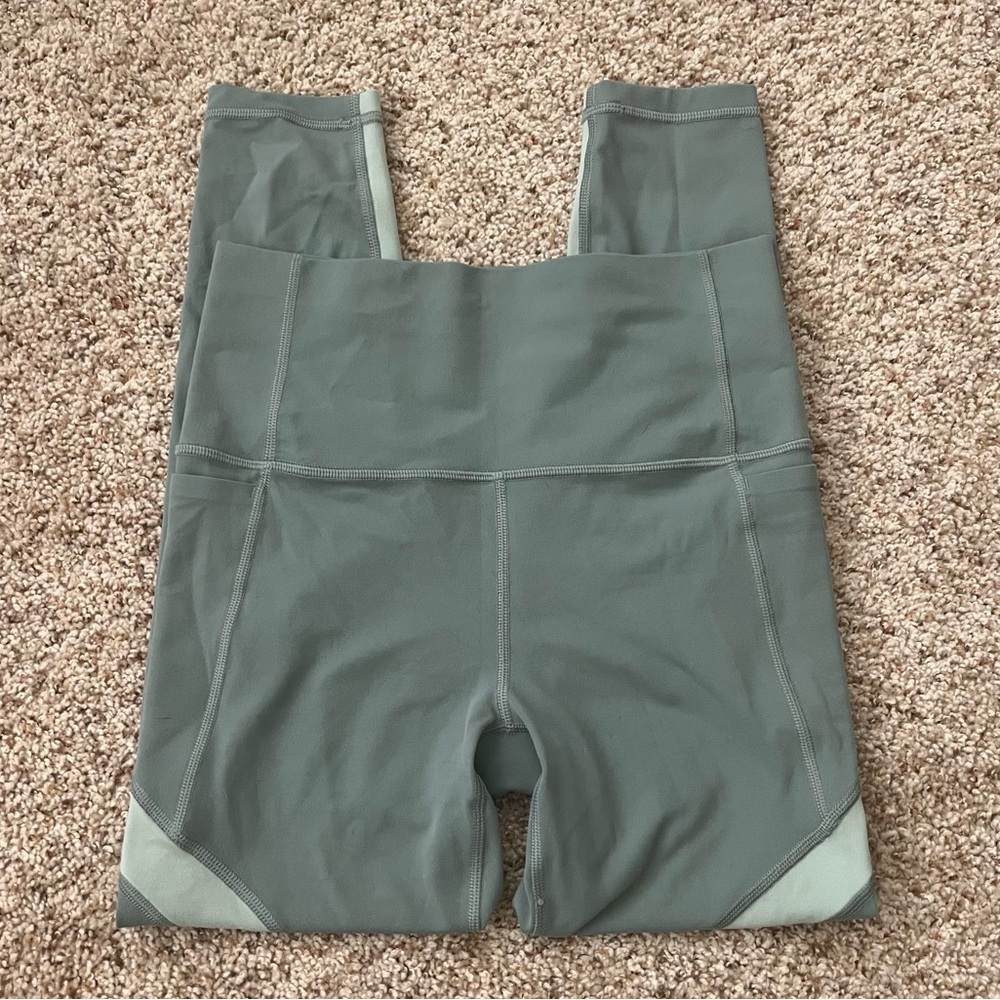 Athleta Salutation Stash 7/8 Tight Leggings